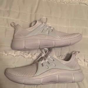 womens white nike shoes. size 8.5 in womens. never worn!
